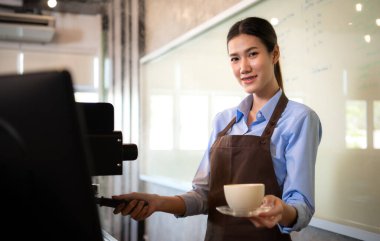 Kafe işi, kendi işlerini yönetmek isteyen gençlere neşe, eğlence ve gurur getiriyor..
