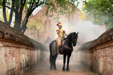 Khon, Ramayana edebiyatında tipik bir Tayland dansıdır. Bu da başka bir karakter. Nam 'ı Wirun Chambang ve Nilphahu adında bir at..