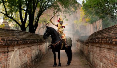 Khon, Ramayana edebiyatında tipik bir Tayland dansıdır. Bu da başka bir karakter. Nam 'ı Wirun Chambang ve Nilphahu adında bir at..
