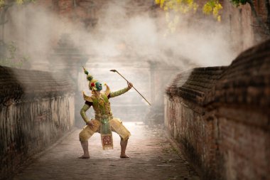 Khon, Ramayana edebiyatında bir maskeli klasik Tayland dansıdır ve bu da hikayenin ana karakteri Ravana 'dır..