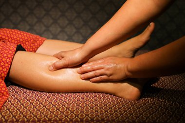 Tay ayak masajı ve masaj yağı. Alt uzuvların kas yapısını normalleştirmek ve yorgunluğu azaltmak için.