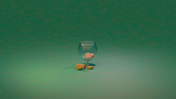 Прозрачное стекло держит одну красную и белую полосатую конфету в форме сердца внутри на зеленом фоне