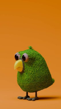 Üç boyutlu çimen desenli yeşil bir papağan heykeli, koyu turuncu bir arkaplana karşı üç çeyreklik bir görünümde duruyor, başını yana eğerek, tuhaf, oyuncu bir poz veriyor.