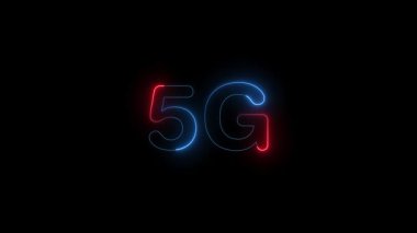 Siyah arka planda bulut hesaplama teknolojisi olan 5G internet ağı. Dijital şehirde 5G bulut ağı, veri transferi. Dijital verilerin 5G bağlantısı ve geleceksel bilgi