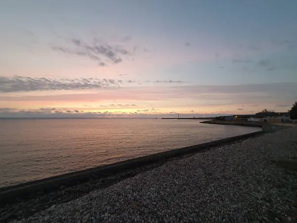 Deniz kenarında gün batımı