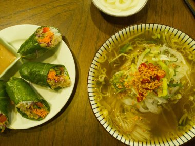 Vietnam bifteği ve erişte çorbası. Kalguksu. Yüksek kalite fotoğraf