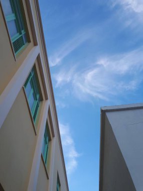 Vista pro cu de edificao 