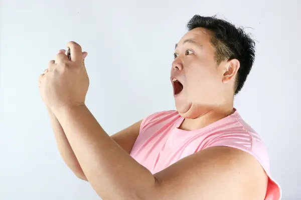 Mobil oyunlar oynarken Şok Adam Telefona Bakıyor