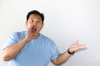 Heyecanlı Adam, çığlıklar atan ağızlarıyla Büyük Haber 'i duyurdu.