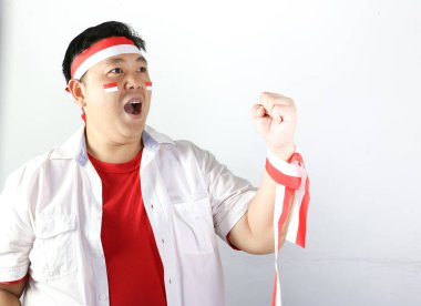 Asyalı erkeklerin cesaret verici hareketleri 