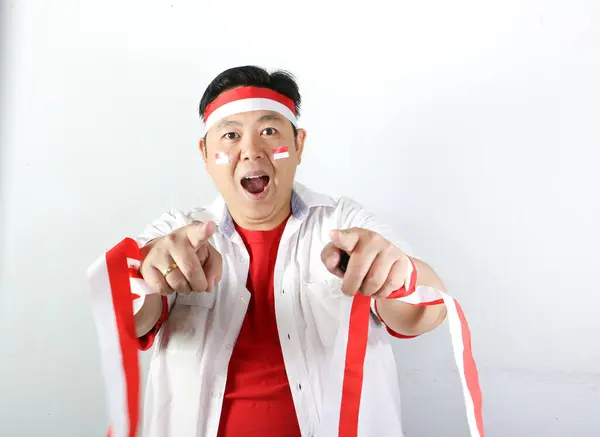 Geleneksel Kırmızı Sam giymiş Asyalı Çinli adam - Bok Sam