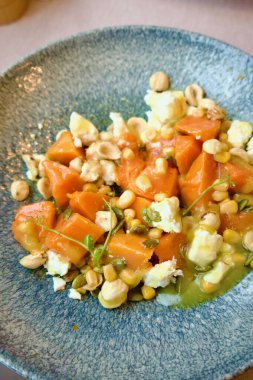 Sevgililer Günü için beyaz orkide.