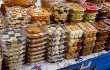 Ulusal Kazak tatlıları buğday ve süzme peynir bazlı