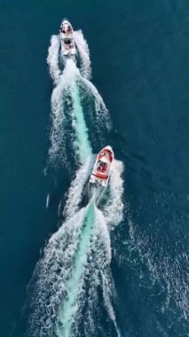 Karadağ 'ın Kotor Körfezi' nde dağlarla ve kristal berraklığında sularla çevrili teknelerin görüldüğü çarpıcı hava aracı görüntüleri.