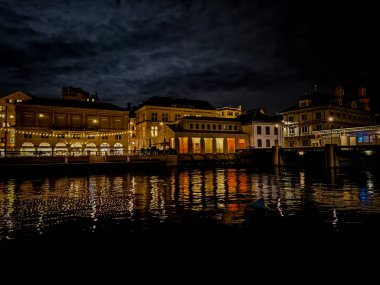 Geceleri Zürih 'in göz kamaştırıcı sirkesi. Yüksek kalite fotoğraf