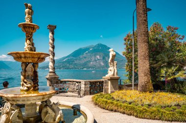 Como Gölü 'ne bakan Villa Manastırı' nın bereketli Botanik Bahçesi: Akdeniz Flora ve Alp Sahnesi ile çevrili zarif Tarihi Konak. Yüksek kalite fotoğraf