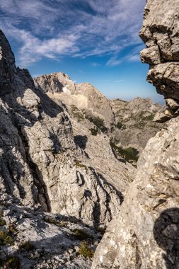 Zugspitze ve Via Ferrata Alpspitze 'den Jubilee Ridge' in manzarası Berrak Mavi Gök Altındaki Bavyera Alpleri 'nin engebeli Rocky Tepeleri. Yüksek kalite fotoğraf