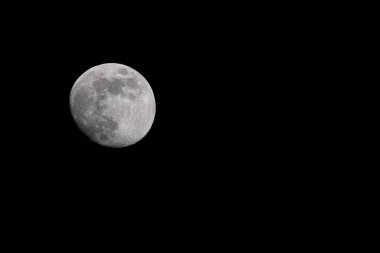 Ay ve gece gökyüzü