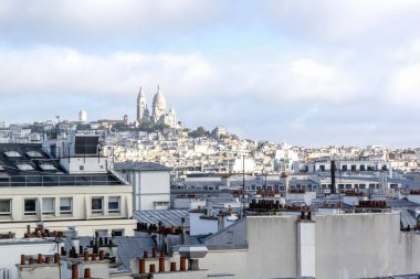 Paris 'in yukarısından, Montmartre tepesinden ve Sacre Coeur Katedrali' nden manzara. Paris, Fransa - 10 Kasım 2024