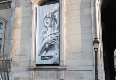 Fransa 'nın merkezindeki Louvre Müzesi - 10 Şubat 2025