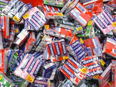 Bir sürü farklı sakız Stimorol. Kopenhag, Danimarka - 3 Temmuz 2025