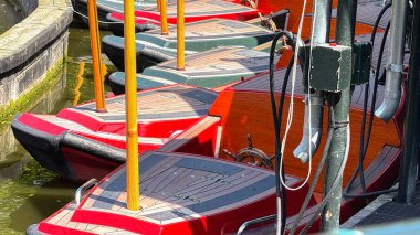 Parkta tekne gezisi.