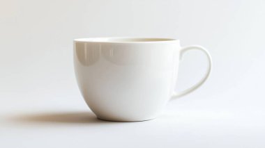 Hafif arka planda sade beyaz kahve fincanı, her ayar için mükemmel..