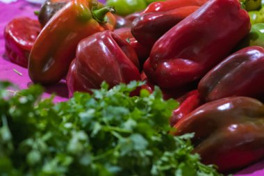 Brezilya 'nın Braslia kentindeki CEASA' da satılan biberlerin resmi.