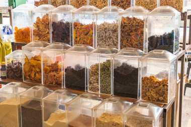 CEASA 'daki ürünler ve Brezilya' nın federal başkenti Braslia 'daki mango, üzüm, ananas, peynir, salam gibi yiyecekler..