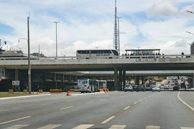 Brezilya, Brezilya 'daki otobüs durağındaki otobüs durağında.
