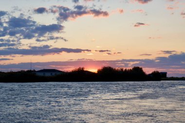 Karaozek 'e, Balkhash Gölü' ne. Kazakistan. Yüksek kalite fotoğraf