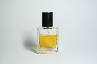 Etiketli bir şişe gerekli yağ.