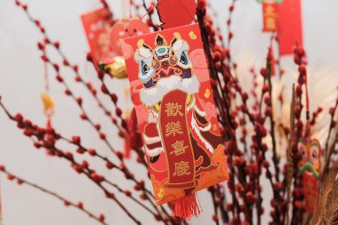 Kırmızı kağıtta Çin Yeni Yıl süsleri