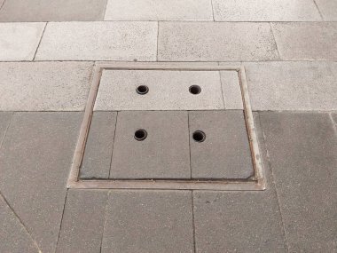 Bangkok 'ta kaldırım üzerinde Manhole kapağı