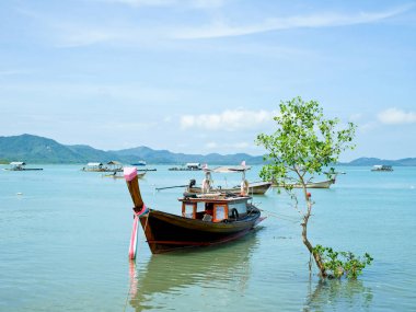Koh Yao Noi Adası 'nda yüzen tekneler.