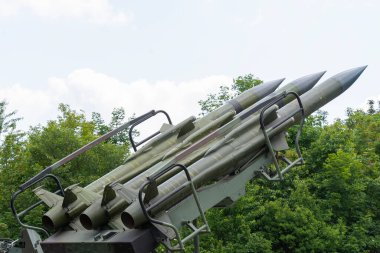Sovyet yapımı orta menzilli uçaksavar füzeleri.