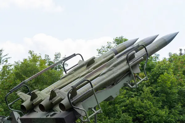 Sovyet yapımı orta menzilli uçaksavar füzeleri.