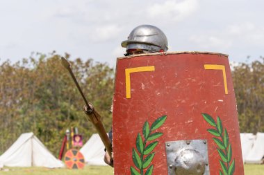 Roma Lejyon Kalkanı ve Miğfer Görüntüsü