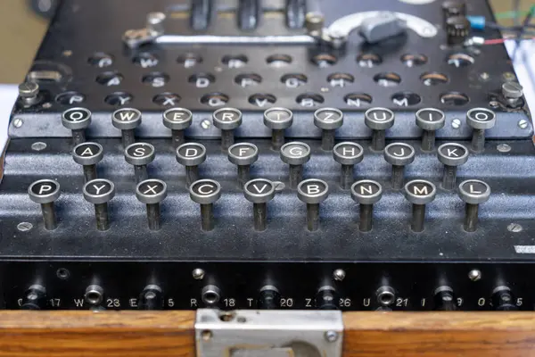 Dünya Savaşı 'ndan kalma Alman Enigma Makinesi şifreleme aygıtı