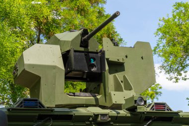 Gidran 4x4 MRAP zırhlı savaş aracı tareti makineli tüfekle donatılmış.