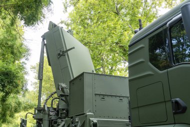 Orman bölgesinde İsrail yapımı askeri mobil radar sistemi
