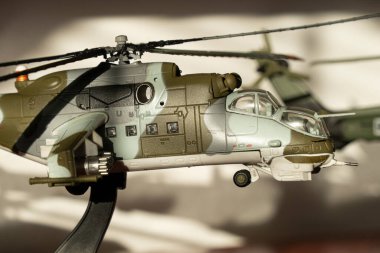Mi-24 Hind savaş helikopteri modeli.
