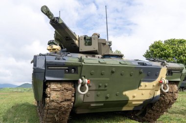 30 mm 'lik makineli tüfekle Macar Lynx piyade savaş aracı (IFV)