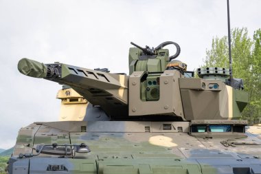 30 mm 'lik makineli tüfekle Macar Lynx piyade savaş aracı (IFV)
