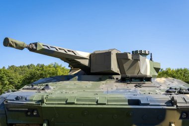 30 mm 'lik makineli tüfekle Macar Lynx piyade savaş aracı (IFV)