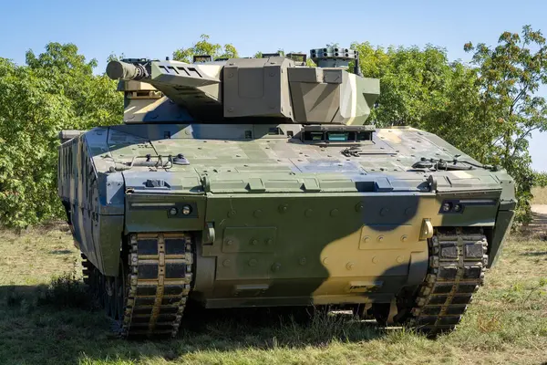 30 mm 'lik makineli tüfekle Macar Lynx piyade savaş aracı (IFV)