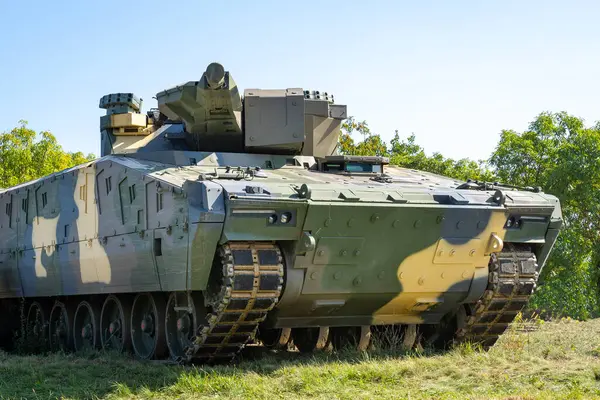 30 mm 'lik makineli tüfekle Macar Lynx piyade savaş aracı (IFV)