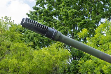 Panzerhaubitze 2000 (PzH 2000) zırhlı howitzer, Alman 155 mm itişli howitzer Krauss-Maffei Wegmann (KMW) ve Rheinmetall tarafından geliştirildi.