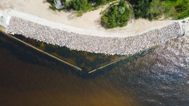 Rocky Bariyeriyle Kıyı Çizgisi Hava Perspektifi