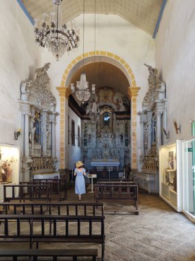 Paraty, Rio de Janeiro, Brezilya, 6 Şubat 2025, Santa Rita Katolik Kilisesi 'nin sunak manzarası. Tarihi mimari